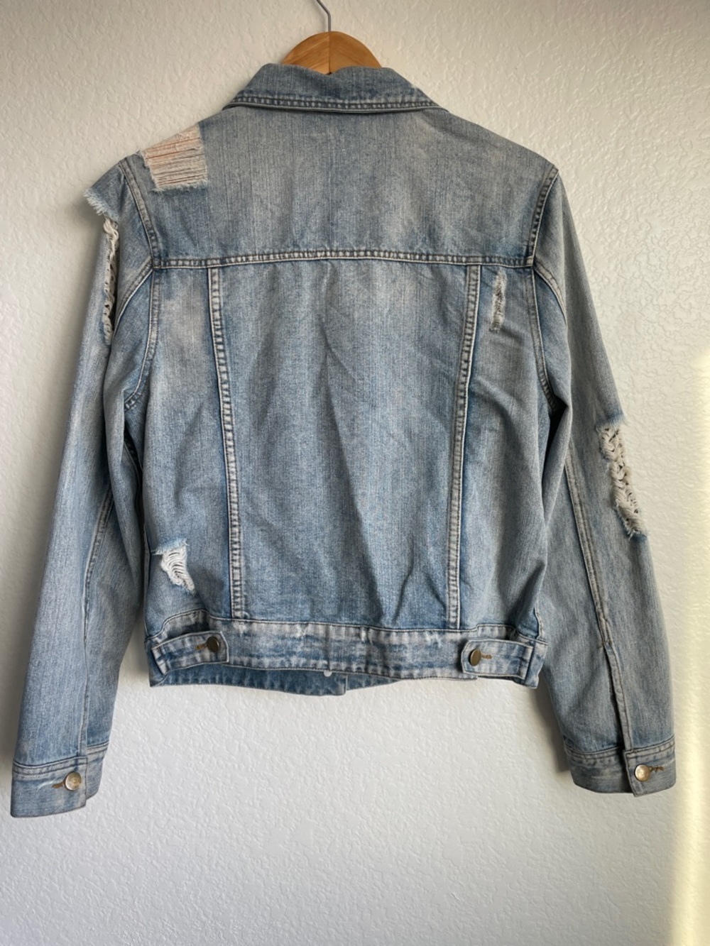 ELLISON Light Blue Distressed Denim Jean Trucker’s Jacket • Medium - Picture 10 of 16